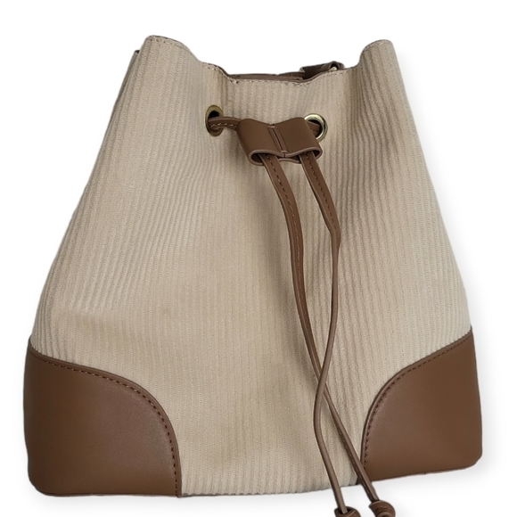 Isaac Mizrahi Tan & Brown Leather Crossbody Bucket Bag - Picture 5 of 9